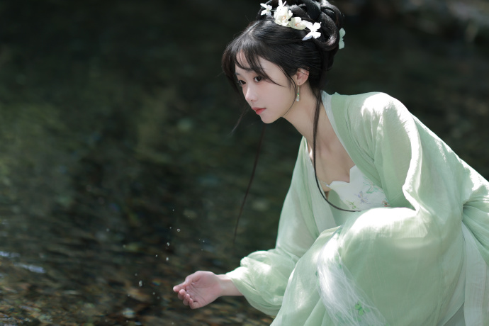 云端合规资讯批量语义改写原创创作逻辑